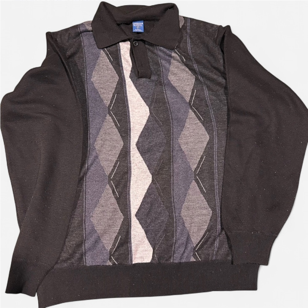 Men’s Large Cambridge Classics Collared sweater.